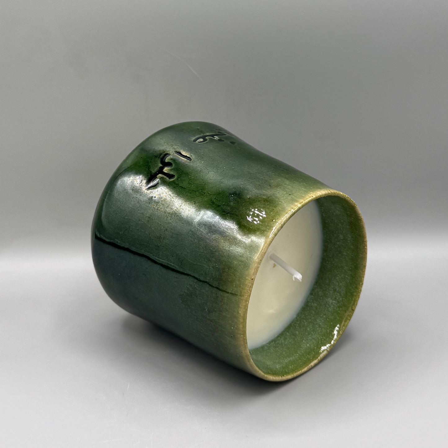 Thumb candle cup