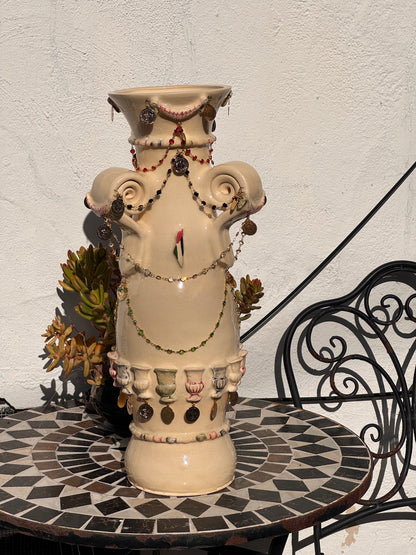 Hennat Al Aroos Vase