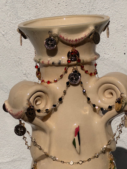 Hennat Al Aroos Vase