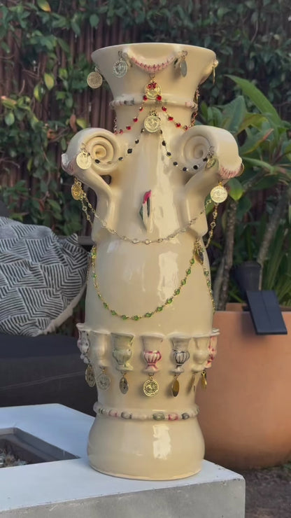 Hennat Al Aroos Vase